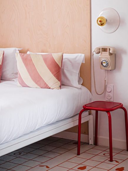 o-rouge-hotel-chambre-lit